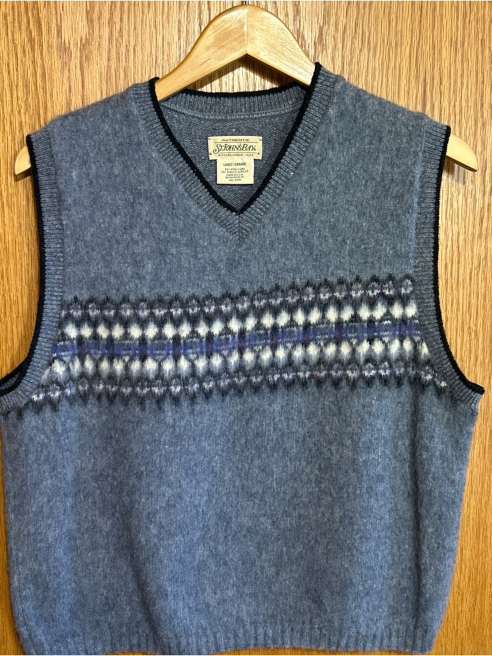 St. John’s Bay Men’s Sweater Vest Large Gray Fair Isle V-Neck Knit Preppy Golf